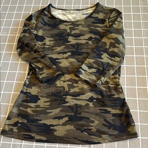 Camo  Long Sleeve Tee Size S NWT